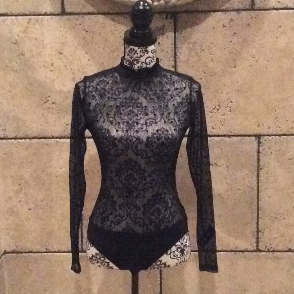 Elegant lace leotard - Picture 2 of 6